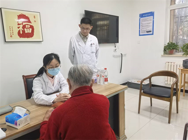 東方焦點 | 內(nèi)通外調(diào)護健康，聯(lián)合義診惠老兵——北京中醫(yī)藥大學東方醫(yī)院開展健康咨詢服務(wù)